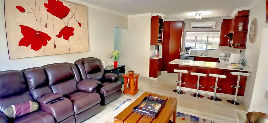 5 Bedroom Property for Sale in Langenhovenpark Free State